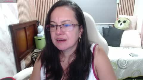 Snapshot of mature_wolf chatting on 06-06-26, 09:30 Sonia online show from 06-06-26, 09:30