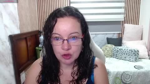 Snapshot of mature_wolf chatting on 06-08-26, 01:11 Sonia online show from 06-08-26, 01:11