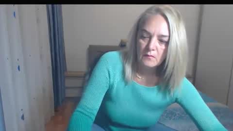 Snapshot of maturediana chatting on 10-20-25, 02:01 maturediana online show from 10-20-25, 02:01