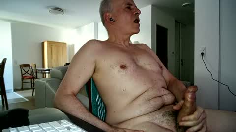 Snapshot of maturehotman chatting on 06-25-26, 06:12 maturehotman online show from 06-25-26, 06:12