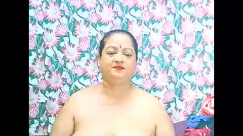 Snapshot of matureindian654u chatting on 06-12-26, 10:47 matureindian654u online show from 06-12-26, 10:47