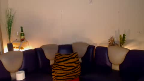 Snapshot of maturity_mommy_intown chatting on 11-05-25, 06:46 maturity_mommy_intown online show from 11-05-25, 06:46