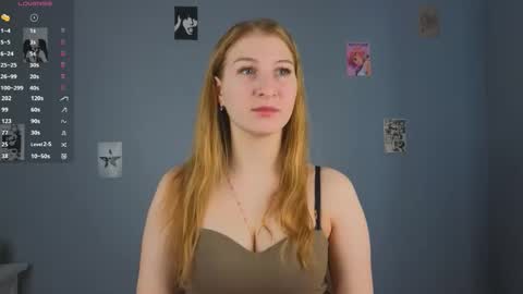 Snapshot of maureencoombs chatting on 10-12-25, 04:22 maureencoombs online show from 10-12-25, 04:22