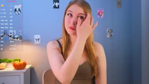 Snapshot of maureencoombs chatting on 10-31-25, 04:13 maureencoombs online show from 10-31-25, 04:13