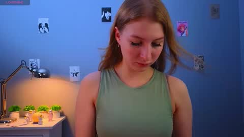 Snapshot of maureencoombs chatting on 11-14-25, 04:22 maureencoombs online show from 11-14-25, 04:22