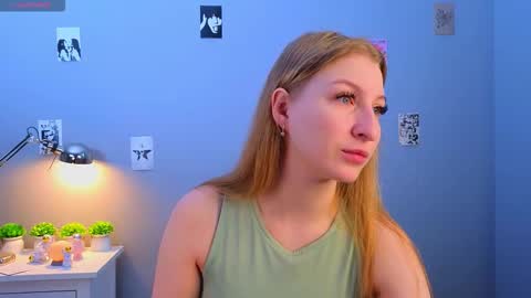 Snapshot of maureencoombs chatting on 11-20-25, 04:12 maureencoombs online show from 11-20-25, 04:12