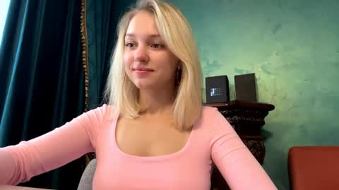 Snapshot of mauriceproenza chatting on 06-18-26, 06:35 Eva 1st day online show from 06-18-26, 06:35