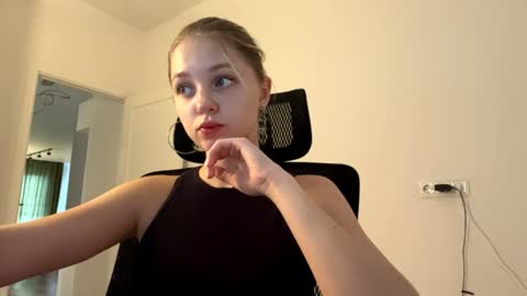 Snapshot of mauriceproenza chatting on 07-24-26, 07:17 Eva 1st day online show from 07-24-26, 07:17