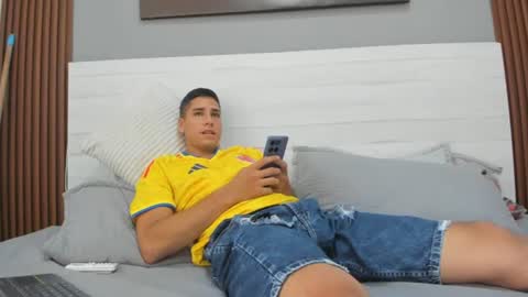 mauro_boy online show from 06-17-26, 08:43