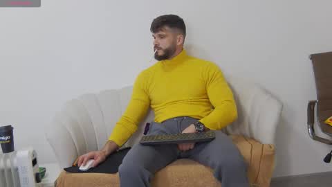 Snapshot of mauro_real_man chatting on 11-12-25, 06:30 mauro_real_man online show from 11-12-25, 06:30