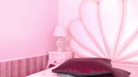 Snapshot of mavismanson chatting on 10-01-25, 09:32 mavismanson online show from 10-01-25, 09:32