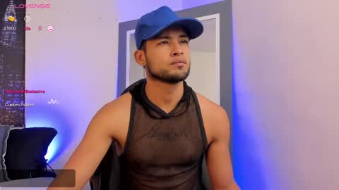 Snapshot of max_conor_ chatting on 02-13-25, 11:28 Max Conor online show from 02-13-25, 11:28