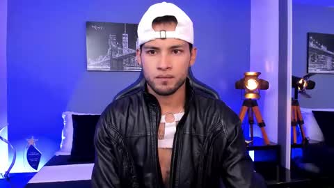 Snapshot of max_conor_ chatting on 09-19-25, 11:55 Max Conor online show from 09-19-25, 11:55