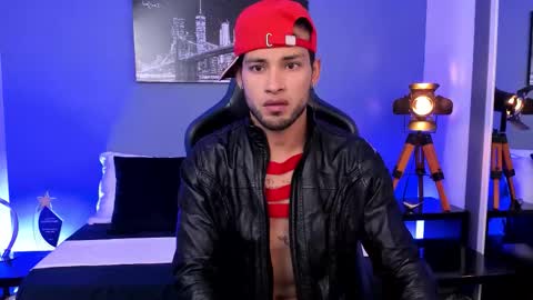 Snapshot of max_conor_ chatting on 09-21-25, 12:07 Max Conor online show from 09-21-25, 12:07