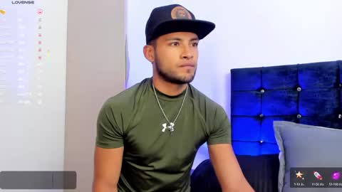 Snapshot of max_conor_ chatting on 10-21-25, 02:40 Max Conor online show from 10-21-25, 02:40