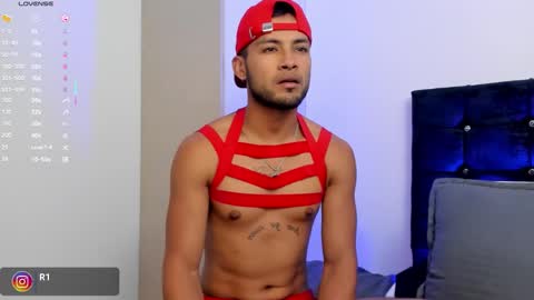 Snapshot of max_conor_ chatting on 10-22-25, 01:00 Max Conor online show from 10-22-25, 01:00