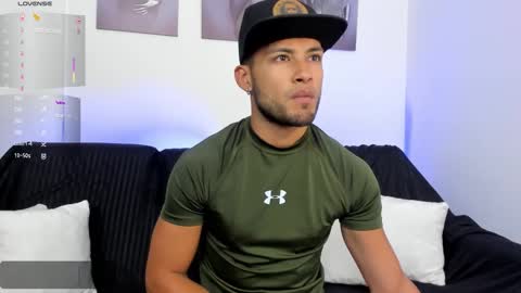 Snapshot of max_conor_ chatting on 11-11-25, 12:05 Max Conor online show from 11-11-25, 12:05