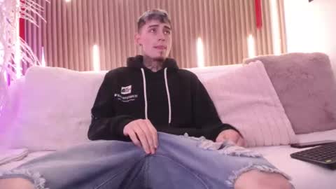 Snapshot of max_hader chatting on 02-15-26, 12:36 Max online show from 02-15-26, 12:36