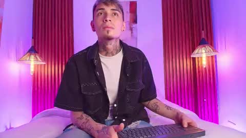 Max online show from 03-12-26, 03:23