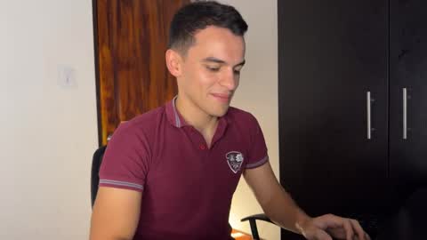 Snapshot of max_lancaster chatting on 12-03-24, 12:02 Max Lancaster online show from 12-03-24, 12:02