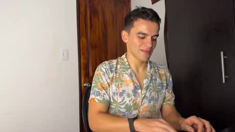 Snapshot of max_lancaster chatting on 12-07-24, 02:09 Max Lancaster online show from 12-07-24, 02:09