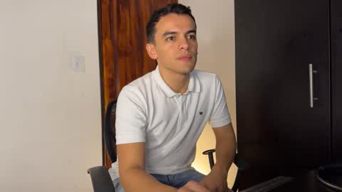 Snapshot of max_lancaster chatting on 12-08-24, 01:46 Max Lancaster online show from 12-08-24, 01:46