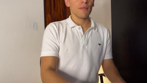 Snapshot of max_lancaster chatting on 12-08-24, 04:57 Max Lancaster online show from 12-08-24, 04:57