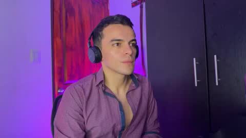 Snapshot of max_lancaster chatting on 12-11-24, 12:33 Max Lancaster online show from 12-11-24, 12:33