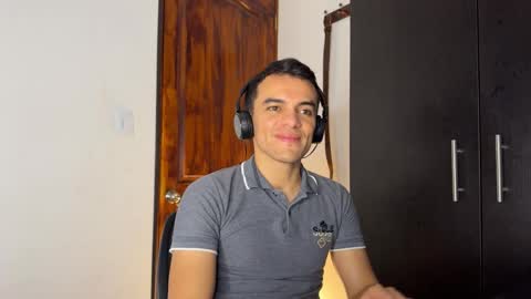 Snapshot of max_lancaster chatting on 12-15-24, 01:13 Max Lancaster online show from 12-15-24, 01:13