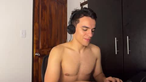 Snapshot of max_lancaster chatting on 12-21-24, 02:09 Max Lancaster online show from 12-21-24, 02:09