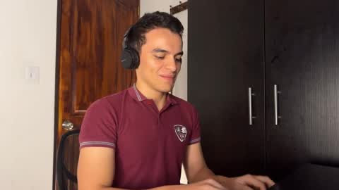 Snapshot of max_lancaster chatting on 12-22-24, 01:55 Max Lancaster online show from 12-22-24, 01:55