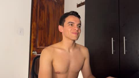 Snapshot of max_lancaster chatting on 12-25-24, 01:20 Max Lancaster online show from 12-25-24, 01:20