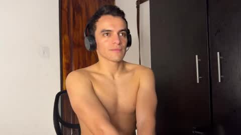 Snapshot of max_lancaster chatting on 12-26-24, 12:14 Max Lancaster online show from 12-26-24, 12:14