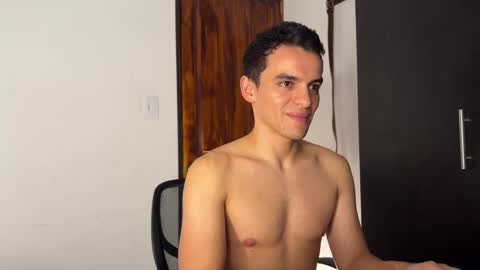 Snapshot of max_lancaster chatting on 12-26-24, 03:16 Max Lancaster online show from 12-26-24, 03:16