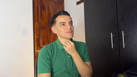 Snapshot of max_lancaster chatting on 12-29-24, 02:17 Max Lancaster online show from 12-29-24, 02:17