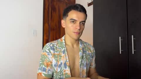 Snapshot of max_lancaster chatting on 12-31-24, 10:23 Max Lancaster online show from 12-31-24, 10:23