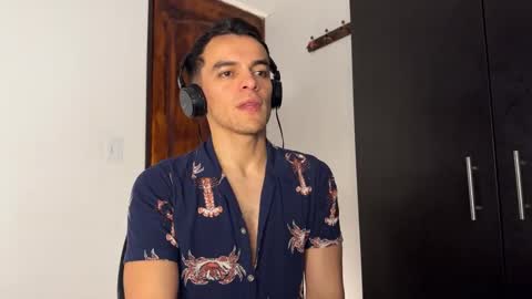 Snapshot of max_lancaster chatting on 01-05-25, 12:31 Max Lancaster online show from 01-05-25, 12:31