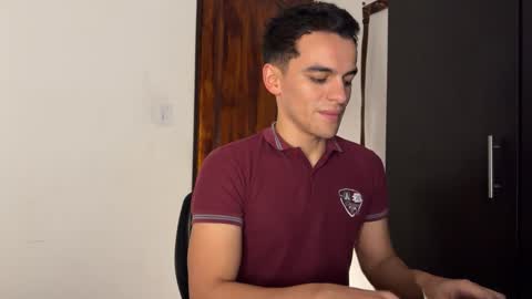 Snapshot of max_lancaster chatting on 01-06-25, 10:58 Max Lancaster online show from 01-06-25, 10:58