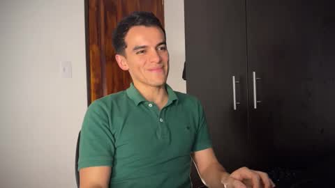 Snapshot of max_lancaster chatting on 01-15-25, 11:51 Max Lancaster online show from 01-15-25, 11:51