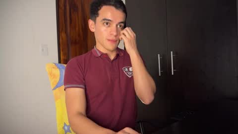 Snapshot of max_lancaster chatting on 01-19-25, 12:38 Max Lancaster online show from 01-19-25, 12:38