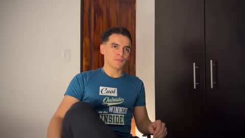 Snapshot of max_lancaster chatting on 01-21-25, 01:39 Max Lancaster online show from 01-21-25, 01:39