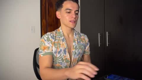 Snapshot of max_lancaster chatting on 01-23-25, 12:35 Max Lancaster online show from 01-23-25, 12:35