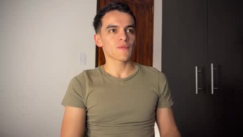 Snapshot of max_lancaster chatting on 01-25-25, 08:53 Max Lancaster online show from 01-25-25, 08:53