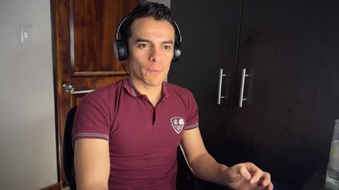 Snapshot of max_lancaster chatting on 02-11-25, 12:17 Max Lancaster online show from 02-11-25, 12:17