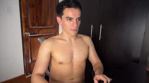 Snapshot of max_lancaster chatting on 02-12-25, 11:41 Max Lancaster online show from 02-12-25, 11:41