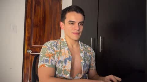 Snapshot of max_lancaster chatting on 03-05-25, 10:54 Max Lancaster online show from 03-05-25, 10:54