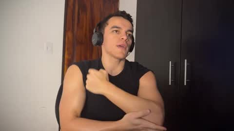 Snapshot of max_lancaster chatting on 03-08-25, 08:14 Max Lancaster online show from 03-08-25, 08:14