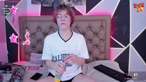 Snapshot of max_lover1 chatting on 01-07-25, 03:23 Max lover1 online show from 01-07-25, 03:23