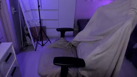 Snapshot of max_sm1th chatting on 01-13-26, 02:11 Max online show from 01-13-26, 02:11