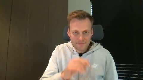 Snapshot of max_straight_1 chatting on 11-27-25, 10:17 Max take off clothes online show from 11-27-25, 10:17